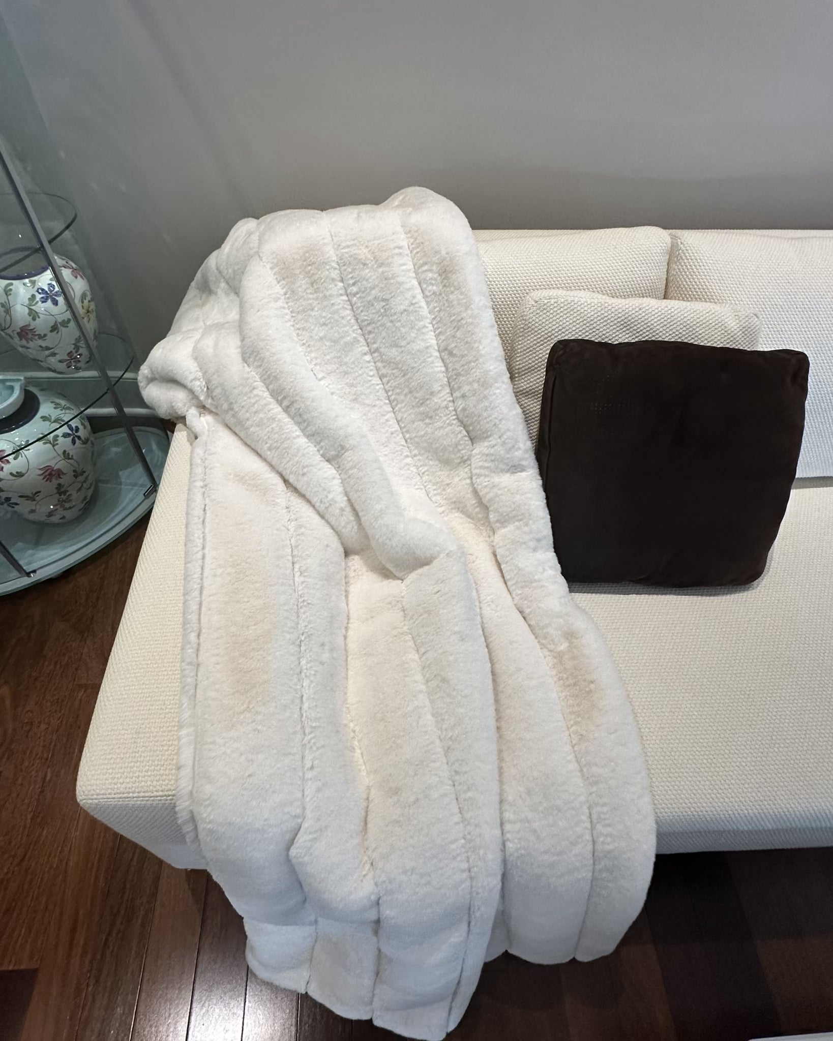 FUR-FREE REX RABBIT (FAUX FUR) THROW
