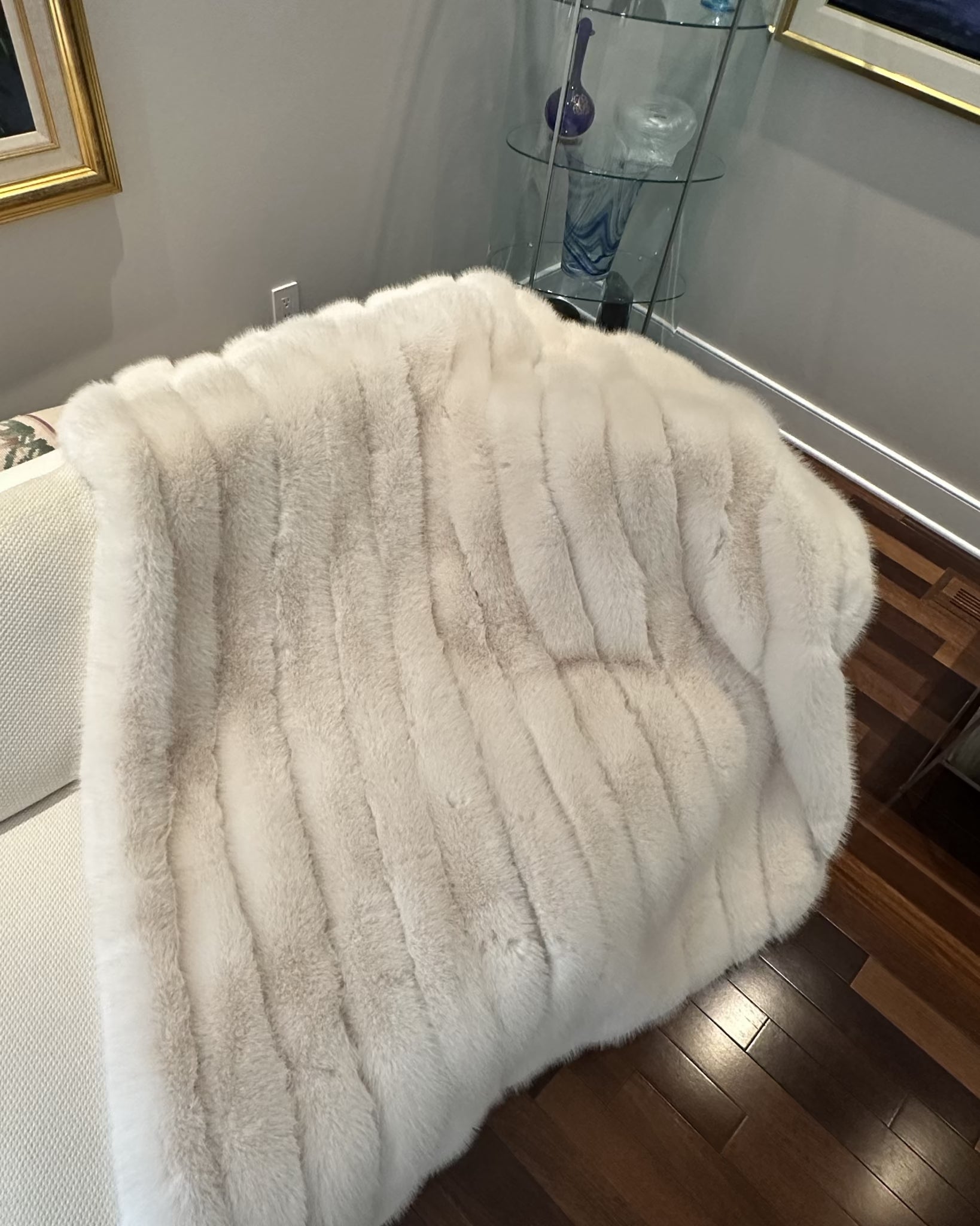 FUR-FREE FOX (FAUX FUR) THROW