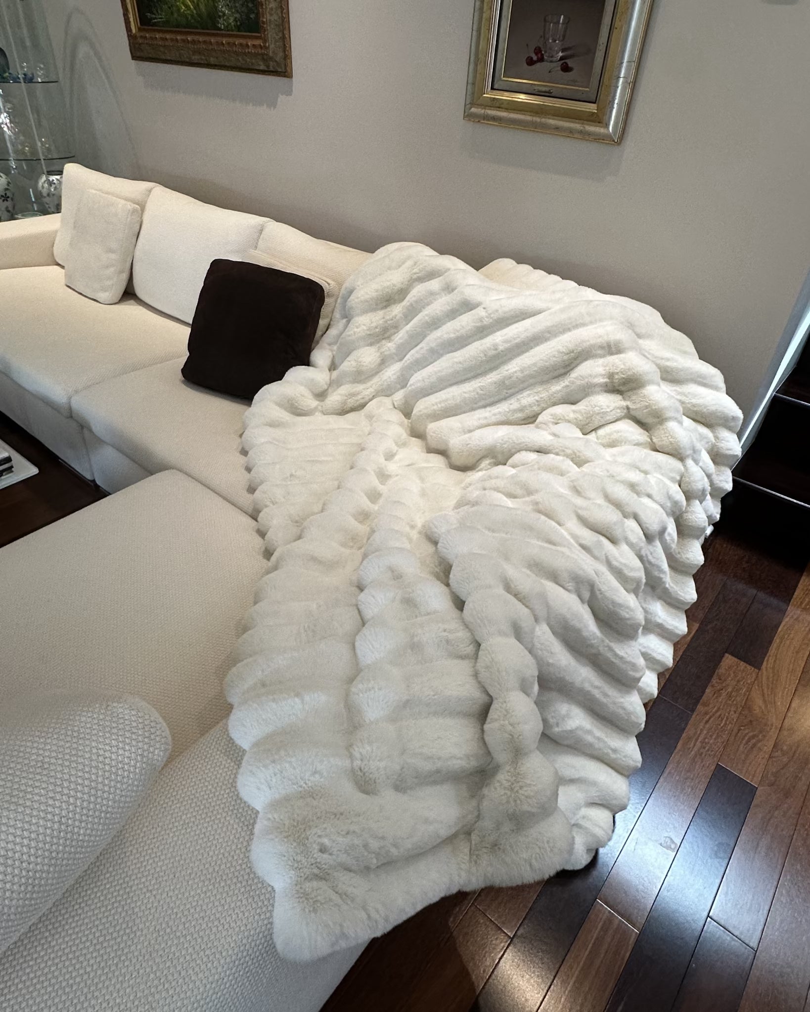 FUR-FREE CHINCHILLA (FAUX FUR) THROW