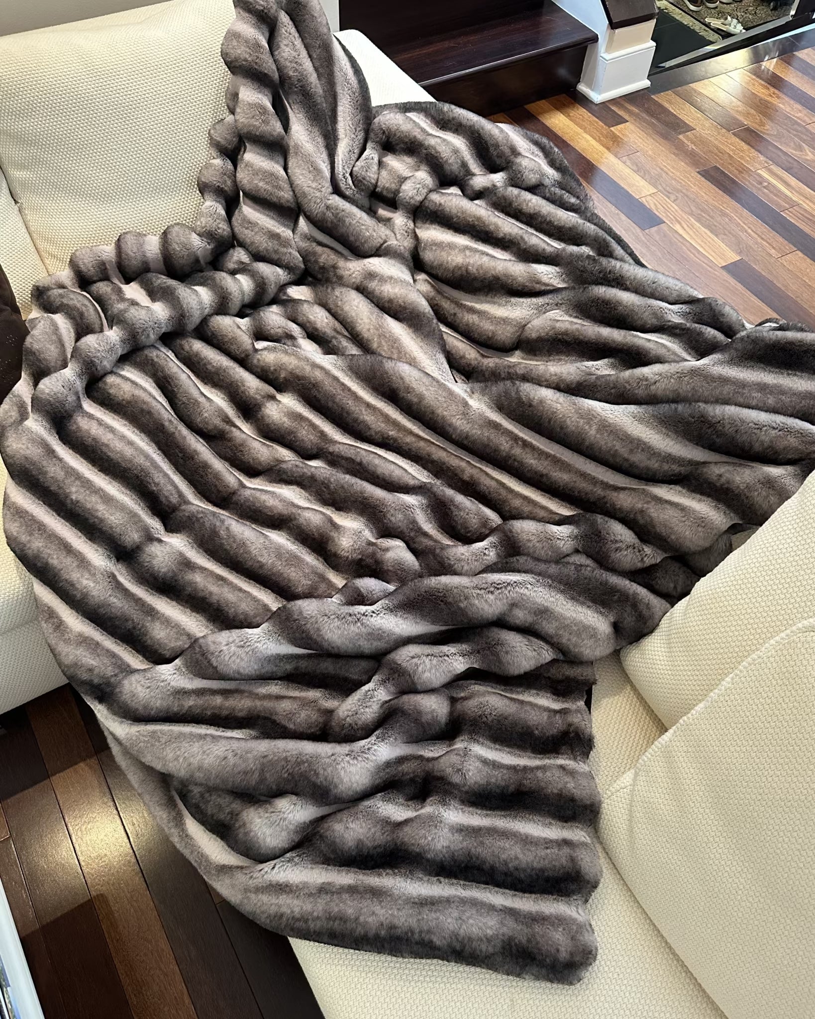 FUR-FREE CHINCHILLA (FAUX FUR) THROW