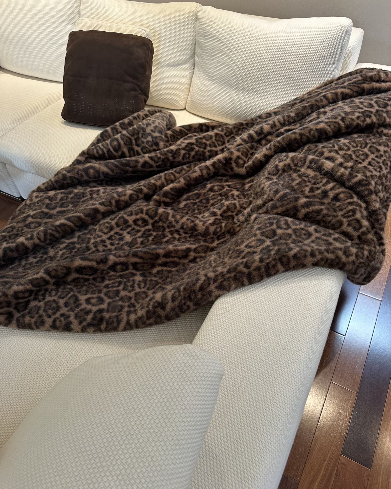 FUR-FREE MINK (FAUX FUR) THROW