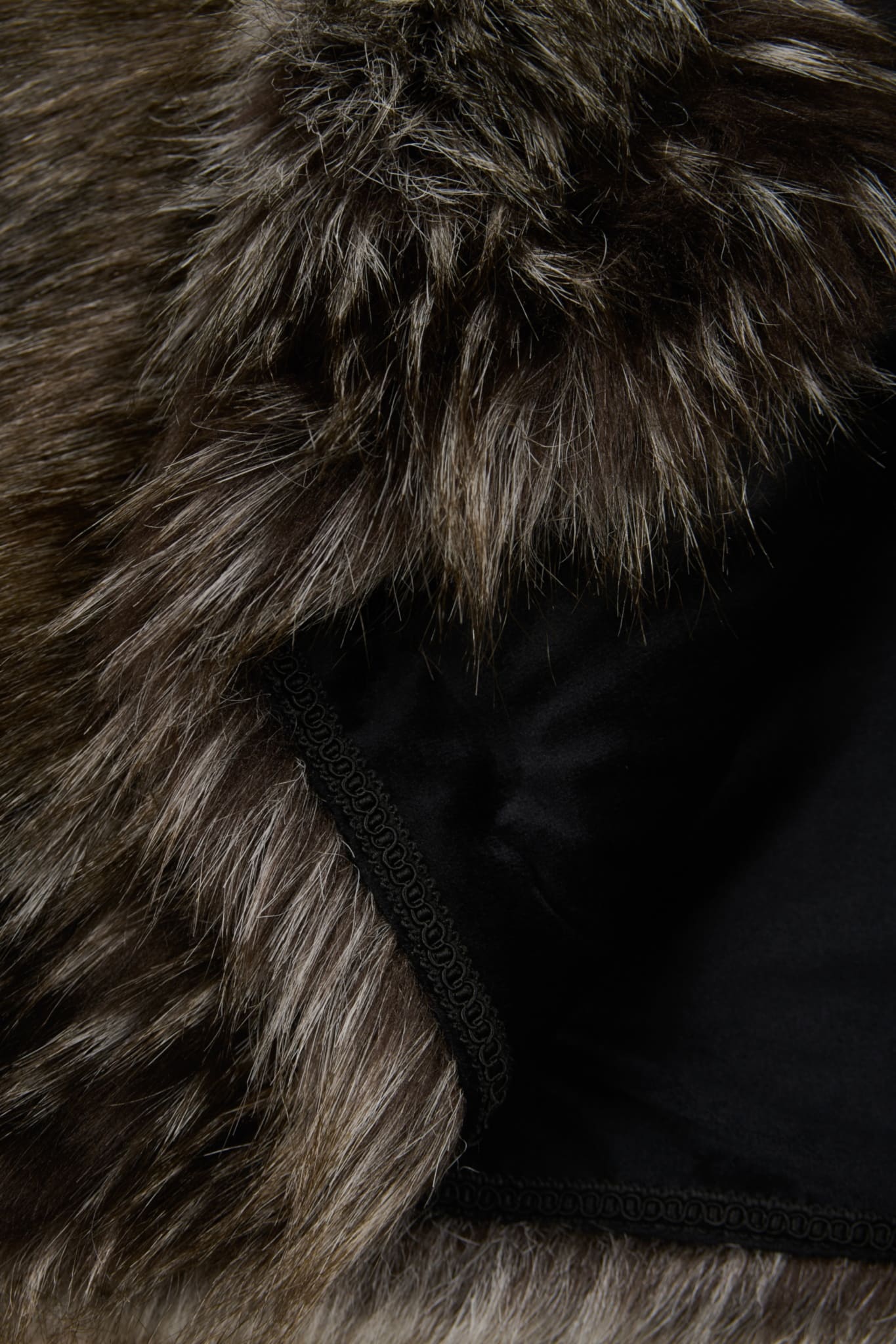 FUR-FREE FOX (FAUX FUR) THROW