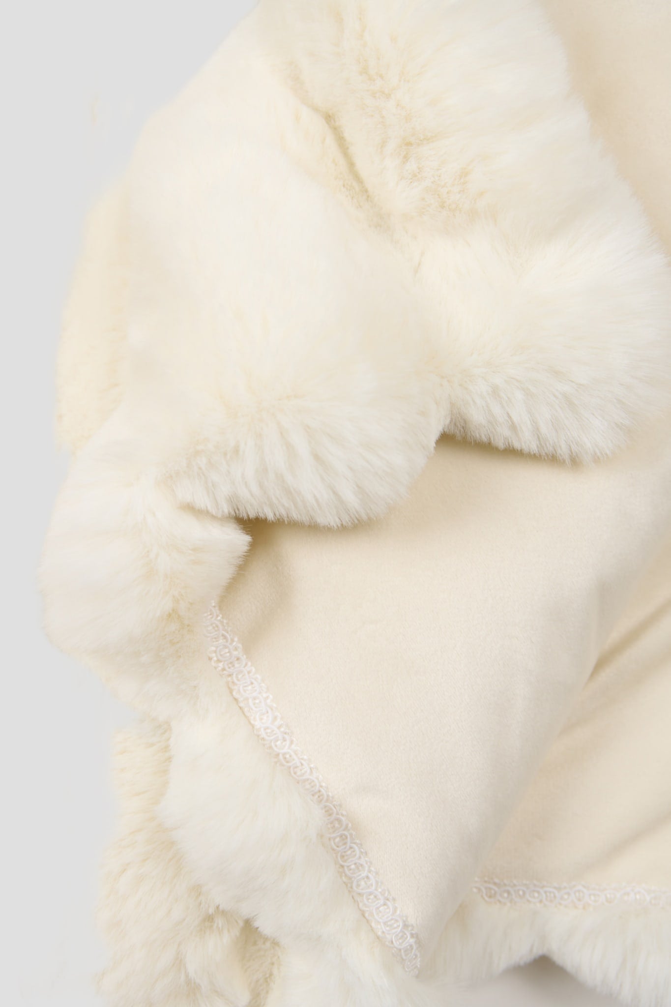 FUR-FREE CHINCHILLA (FAUX FUR) THROW