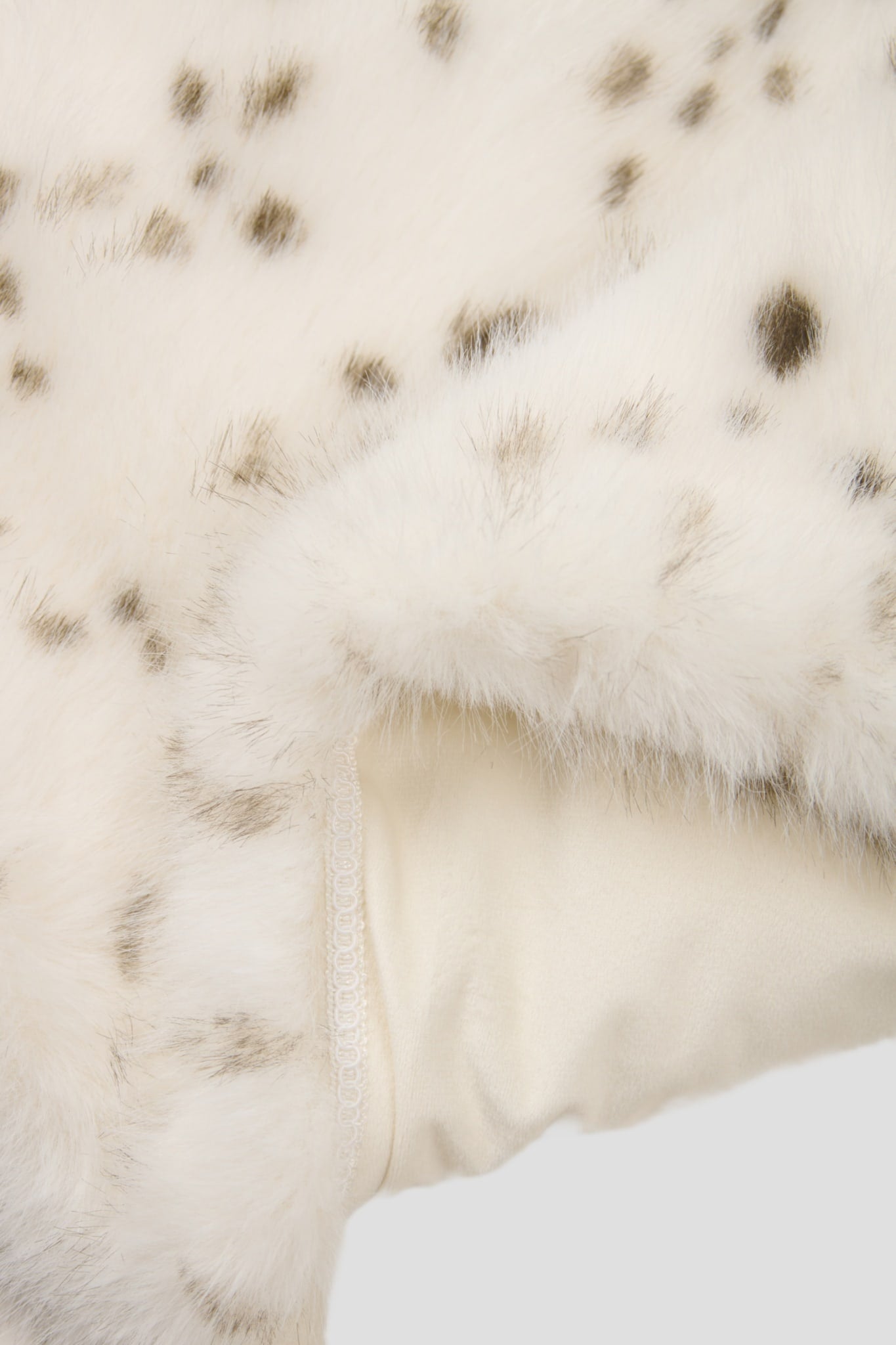 FUR-FREE FOX (FAUX FUR) THROW
