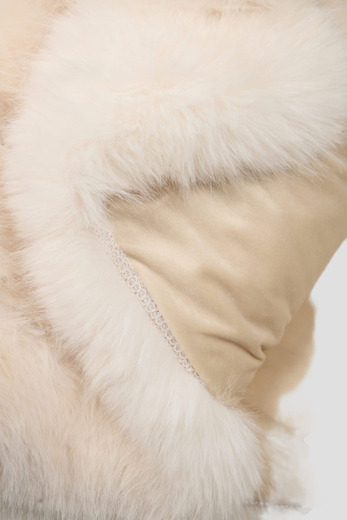 FUR-FREE FOX (FAUX FUR) THROW