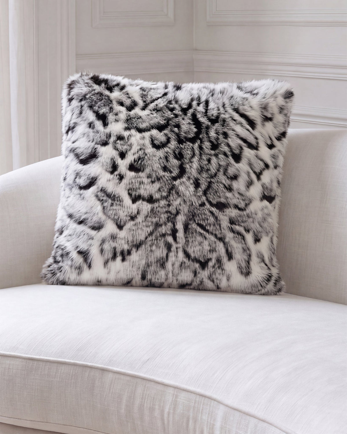 FUR-FREE FOX (FAUX FUR) PILLOW - GRAY SNOW LPRD