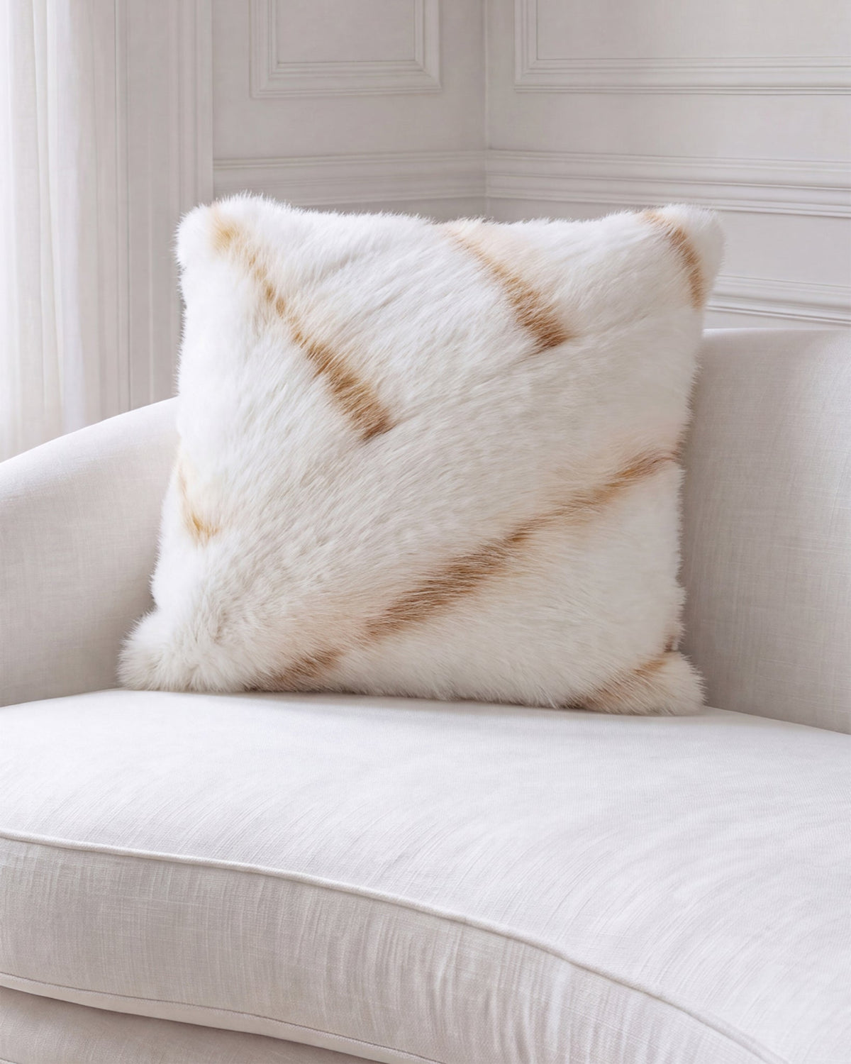 FUR-FREE FOX (FAUX FUR) PILLOW - LIGHT BEIGE