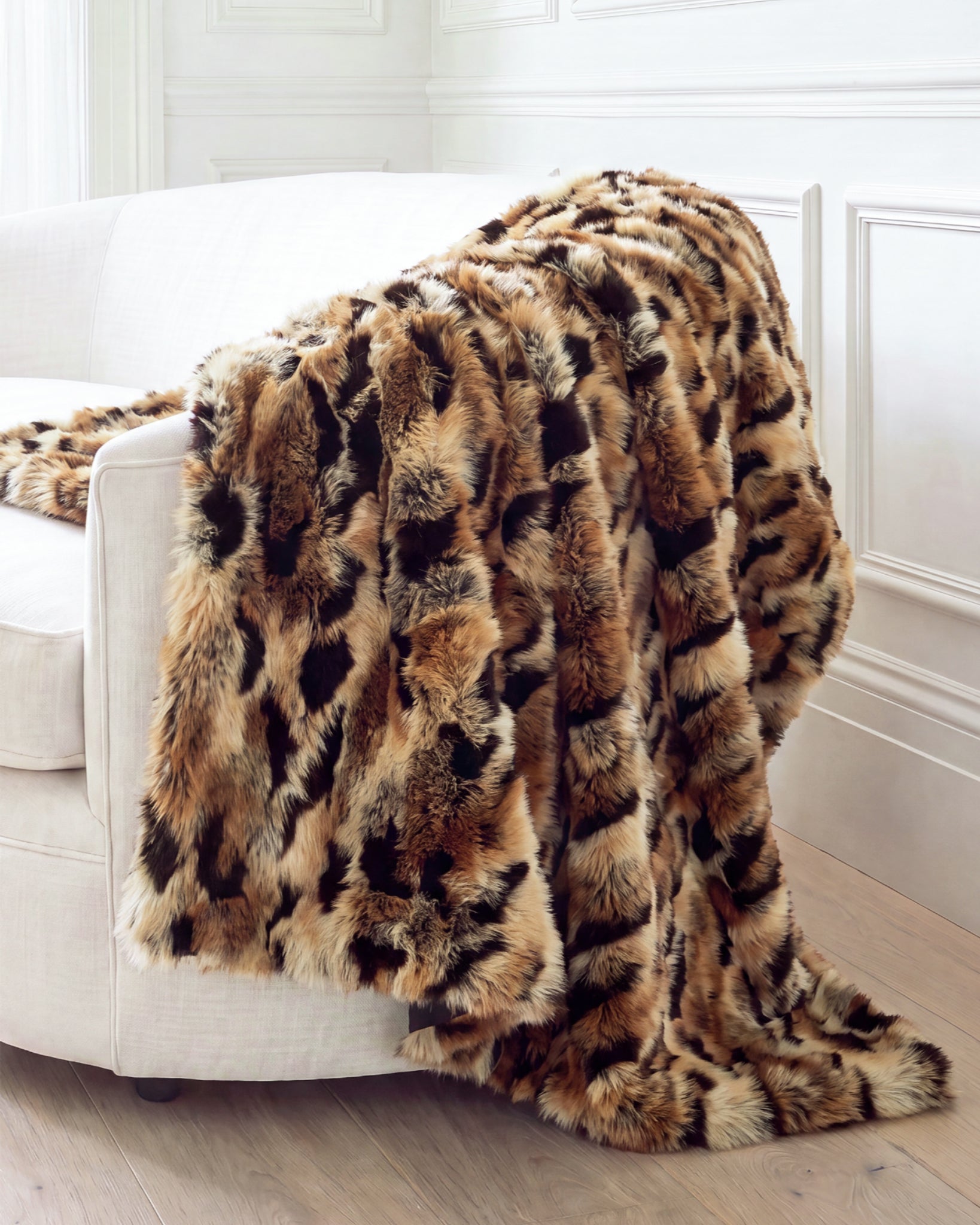 FUR-FREE FOX (FAUX FUR) THROW